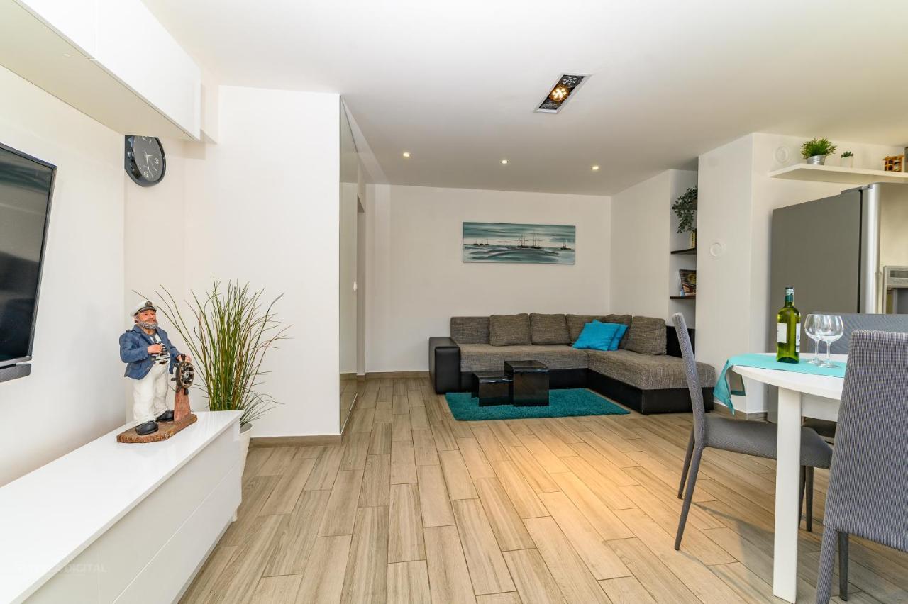 Apartments Maksim And Timon Krk Town Exterior foto