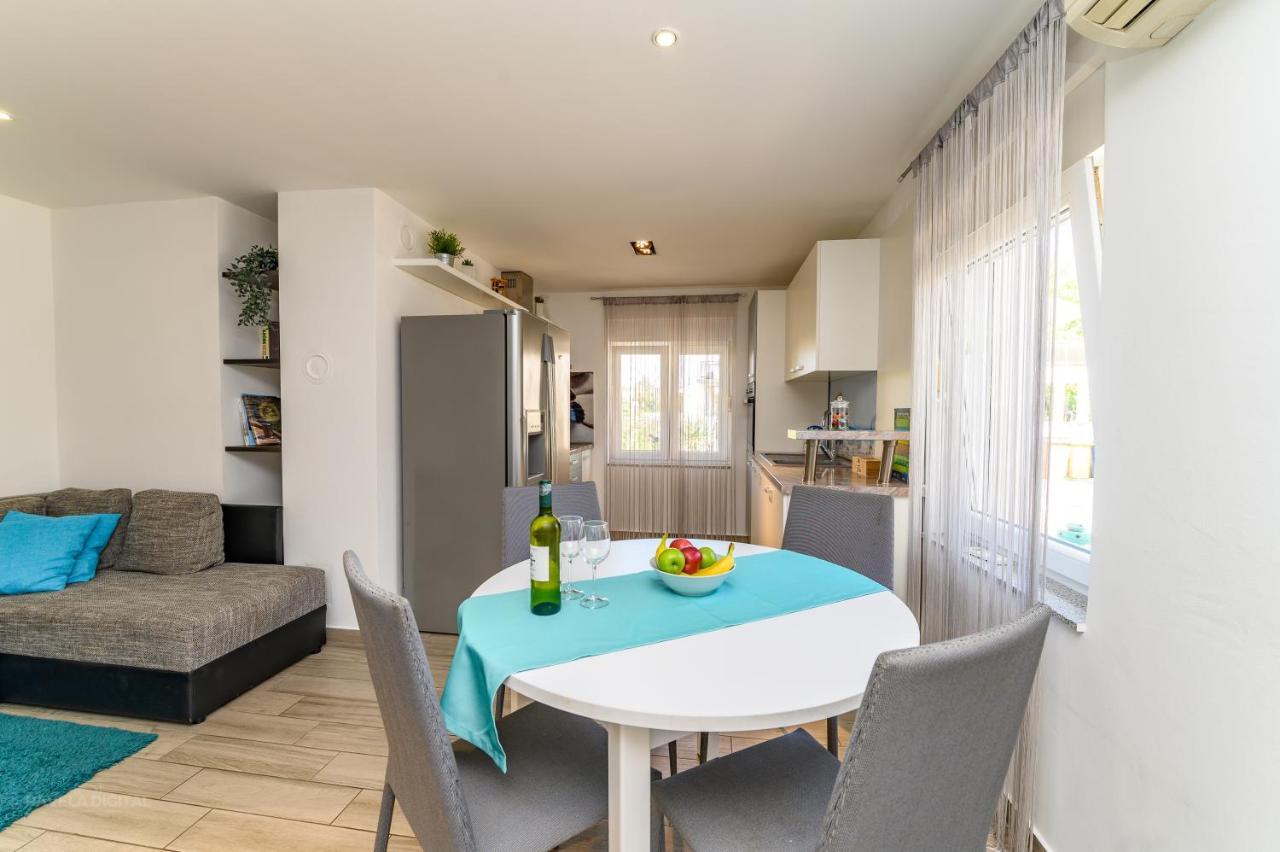 Apartments Maksim And Timon Krk Town Exterior foto