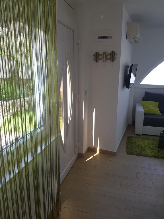Apartments Maksim And Timon Krk Town Exterior foto