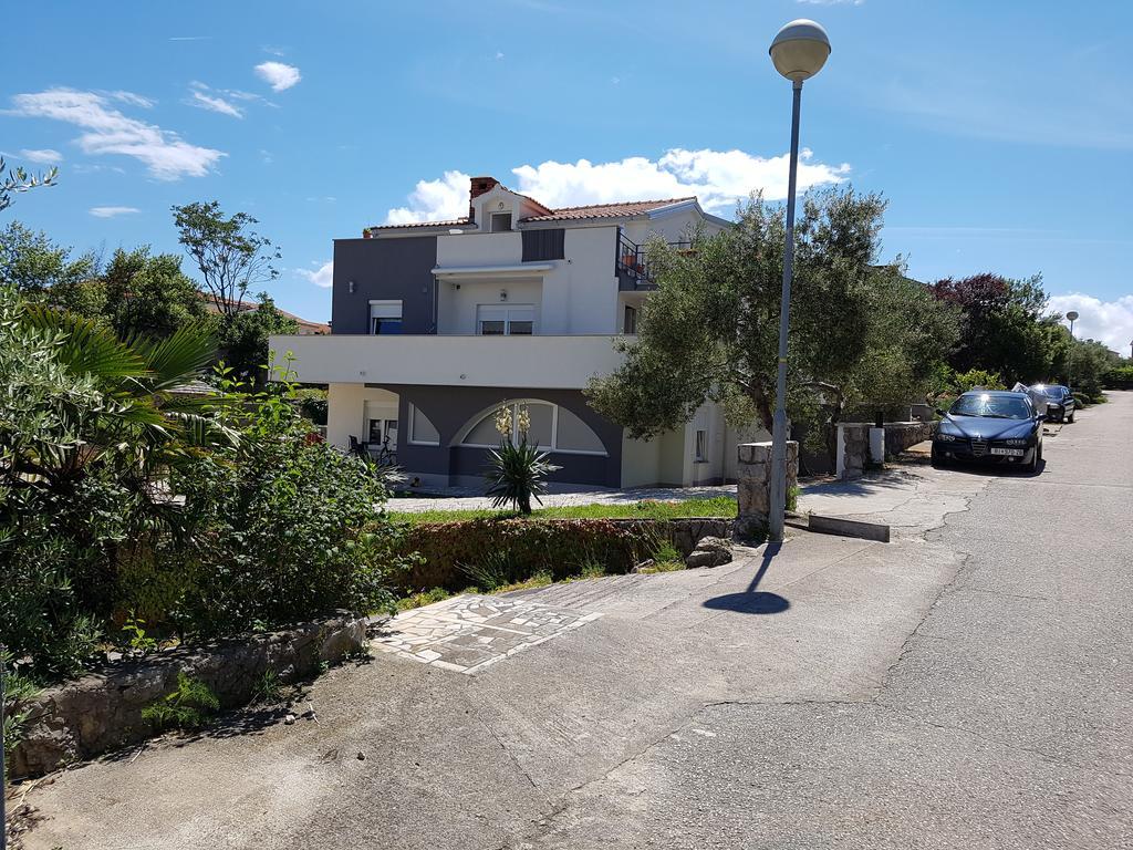 Apartments Maksim And Timon Krk Town Exterior foto