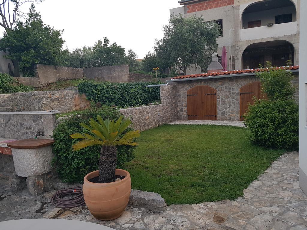 Apartments Maksim And Timon Krk Town Exterior foto